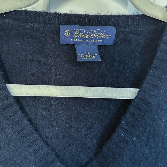 Brooks Brothers 100% Cashmere Black V-Neck Cable Knit - Size XL (Runs Small) - Picture 2 of 4